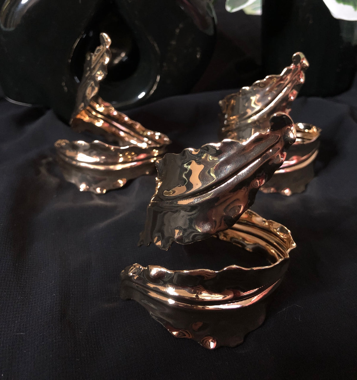 Golden Metal Leaves Bangle – Elegant Leaf Design Fashion Bracelet