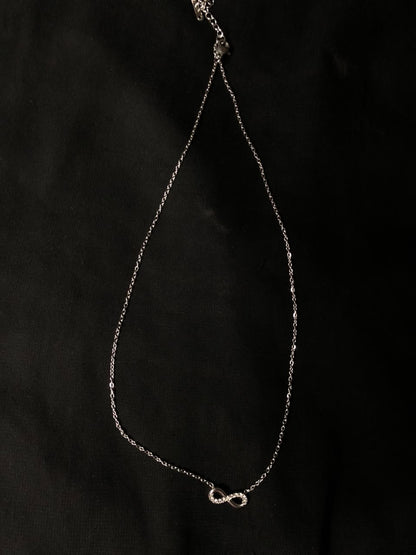 Number 8 Pendant Necklace for Women – Elegant Minimalist Fashion Necklace