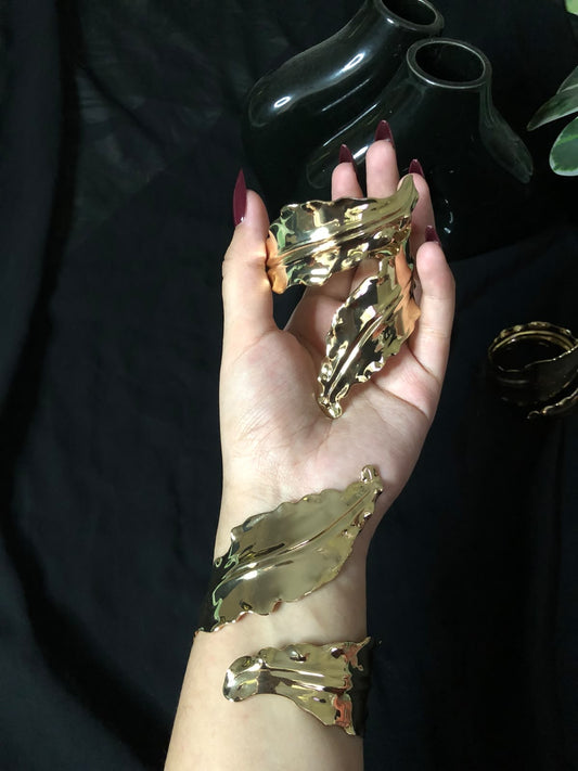 Golden Metal Leaves Bangle – Elegant Leaf Design Fashion Bracelet
